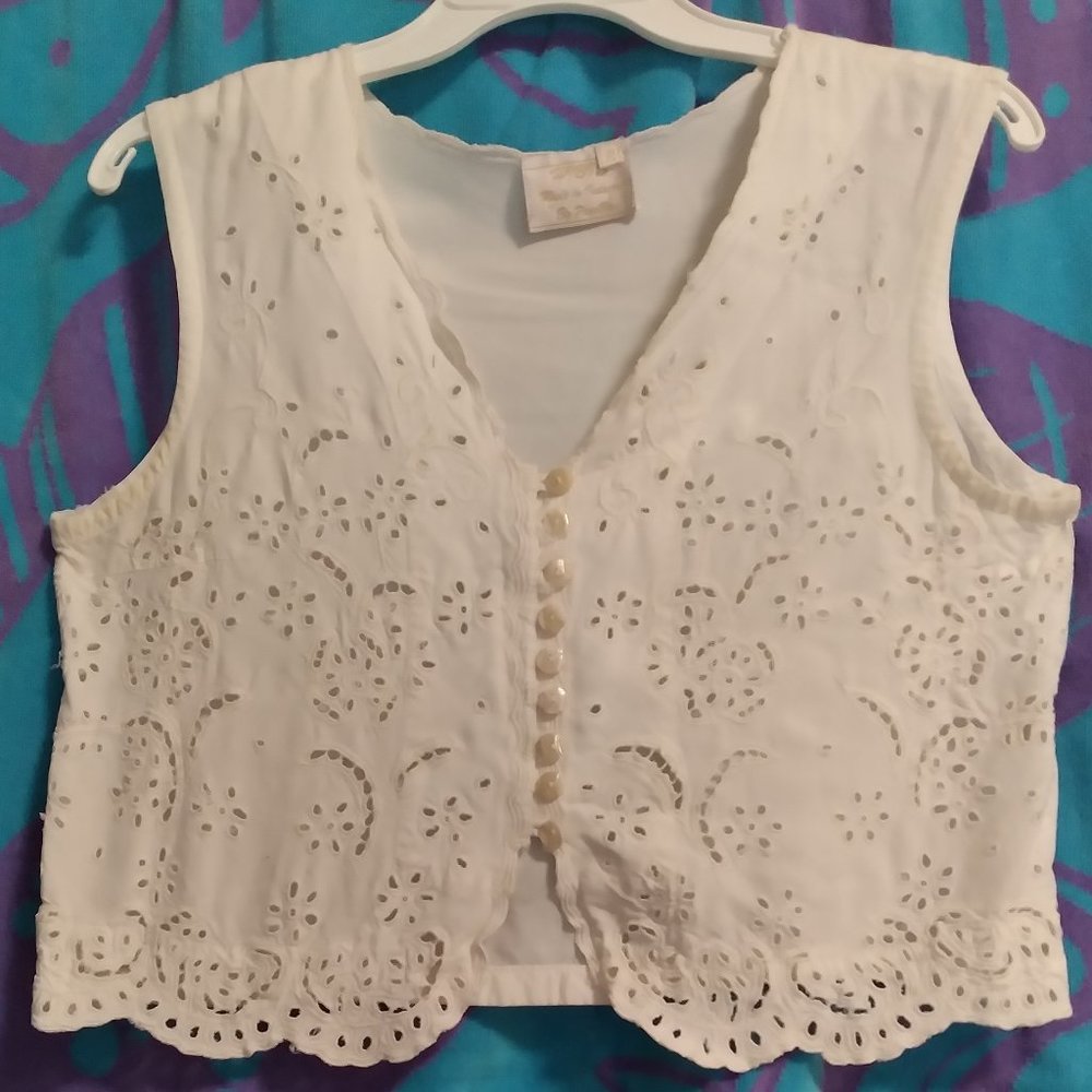 Vintage Eyelet DaintyTop w/Mother of Pearl buttons